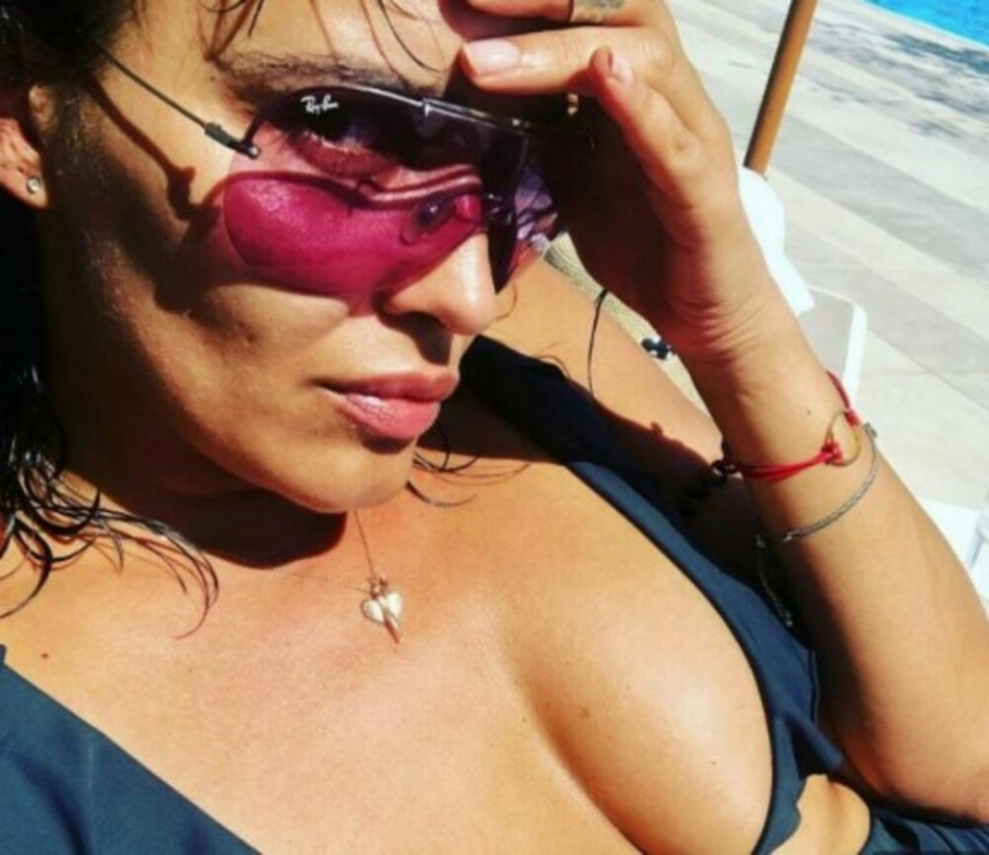 BILA JE NAJFATALNIJA VODITELJKA, RODILA DETE BIZNISMENU Žene su sanjale da imaju kao njene grudi, ODJEDNOM NESTALA, a evo kako danas izgleda Rada Radenović! (FOTO)