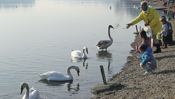 RHMZ NAJAVIO PROMENU VREMENA: Cele nedelje toplo i kišovito, temperatura i do 18 stepeni, a u petak sneg!