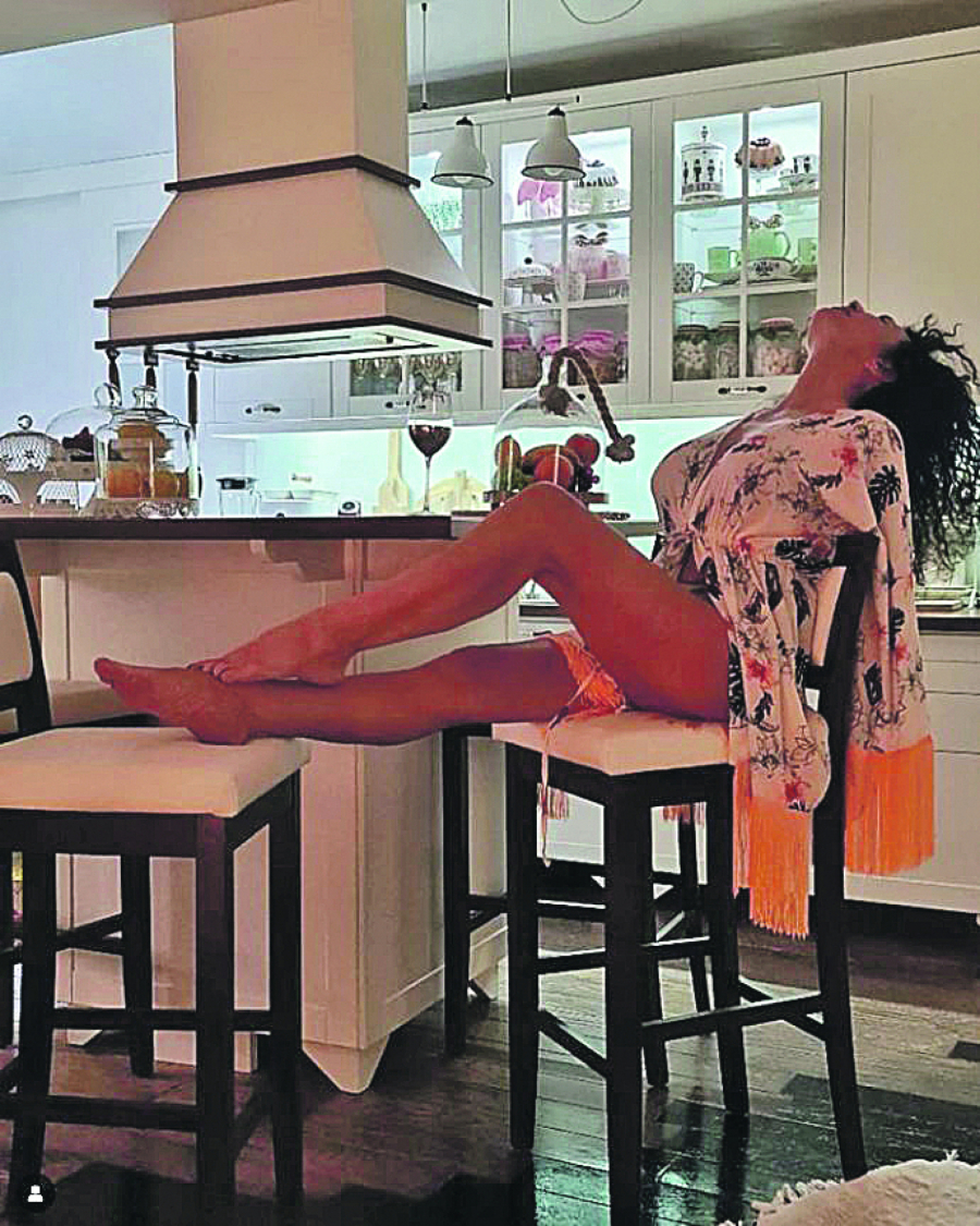 ODUŠEVILA IZGLEDOM U Lidije duge noge (FOTO)