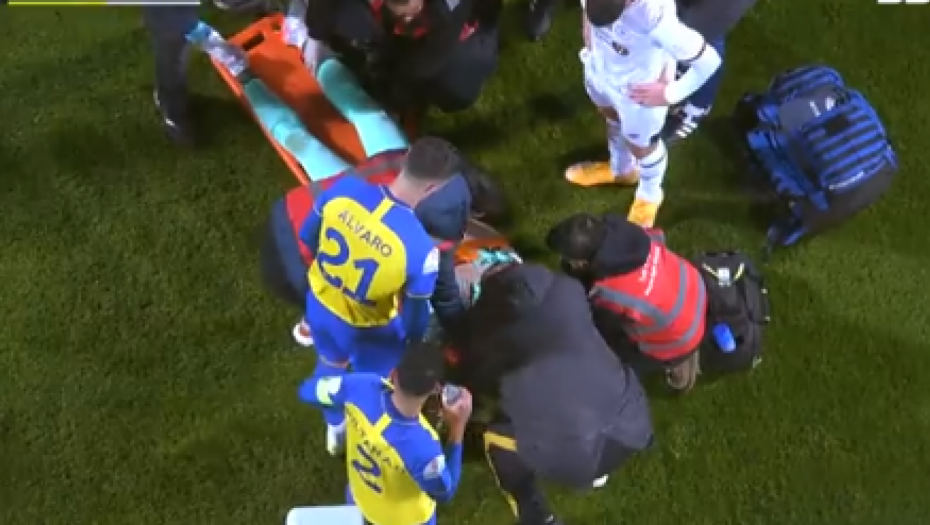 JEZIVE SCENE Novi saigrač Kristijana Ronalda doživeo užasnu povredu, čuvenog golmana odmah odvezli u bolnicu (VIDEO)
