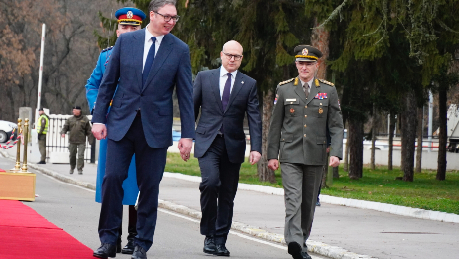 DOBRE VESTI Predsednik posle sastanka s državnim i vojnim vrhom najavio ulaganja u namensku industriju: Srbija će praviti svoje dronove!