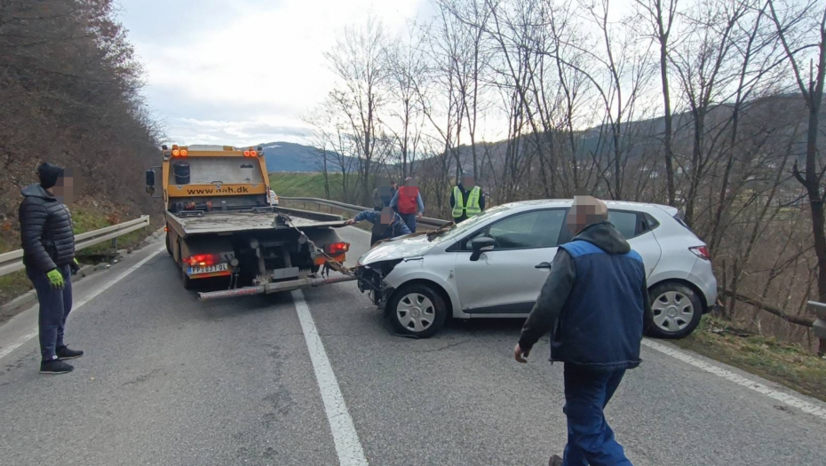 DRAMA KOD PRIJEPOLJA Izgubio kontrolu i sleteo niz liticu, zaustavio se na par metara od reke Lim, samo pukom srećom izbegnuta tragedija (FOTO)