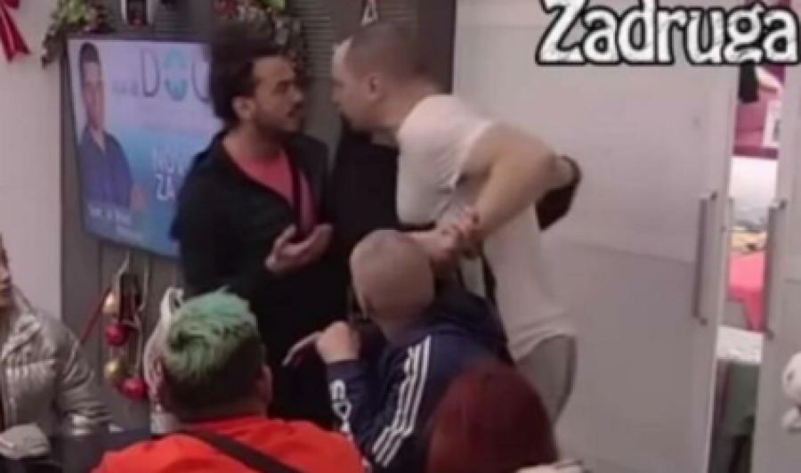 JEZIVA TUČA U ZADRUZI Zvezdan greškom udario Anđelu, a hteo je da nasrne na ovog zadrugara