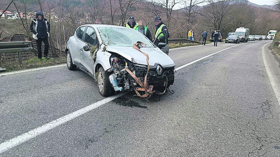 HOROR NA PUTEVIMA ŠIROM SRBIJE Za manje od 24 sata na desetine povređeno u udesima, a tri osobe poginule! Među njima i dečak (13) na biciklu!