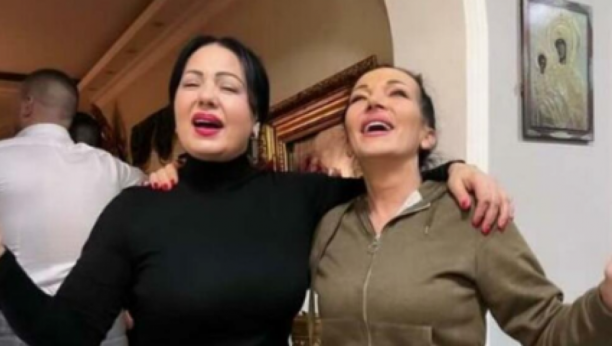 ZLATA PETROVIĆ STIGLA NA SLAVLJE SA DVA POKLONA Pevačica presrećna zbog svoje prijateljice i rođenja njenog unuka