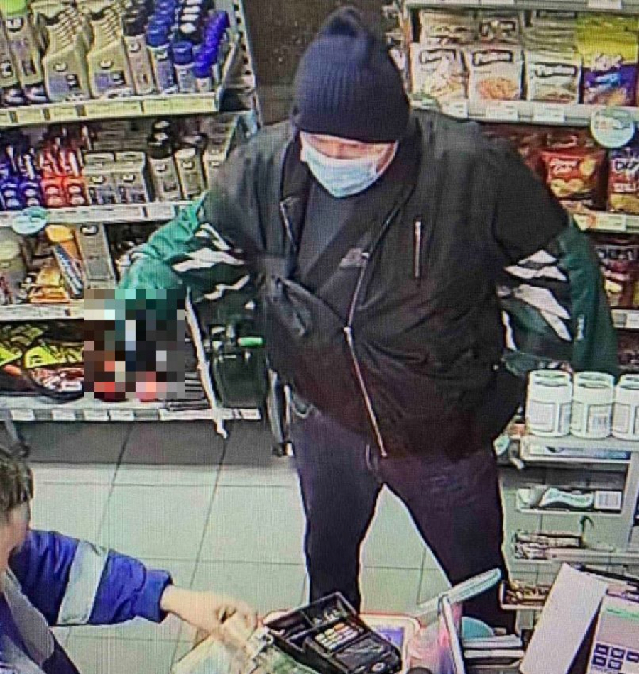 OČEVICI O PLJAČKI PUMPE NA KARABURMI Držao je radnika na nišanu i ponavljao 