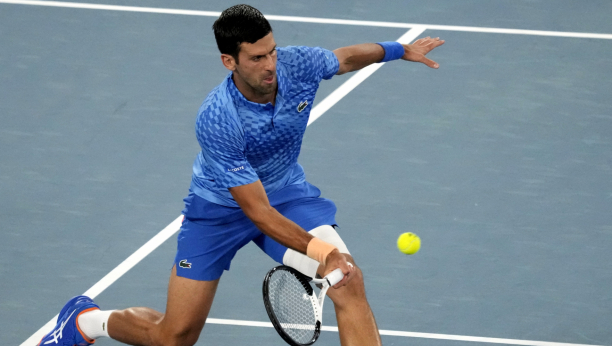 OVO NISTE VIDELI U PRENOSU Đoković hitno otrčao sa terena, sudija mu zapretila