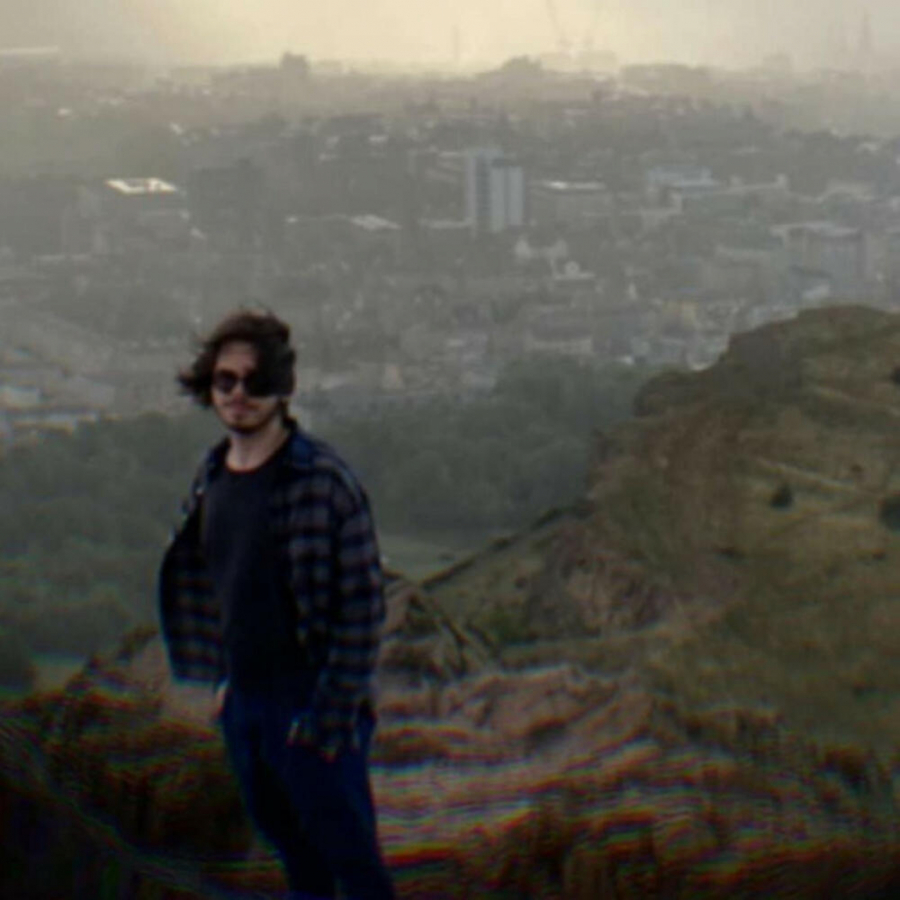 OVO JE MISTERIOZNI SIN VESNE TRIVALIĆ Strogo se krije od javnosti, ŽIVI U DVE DRŽAVE, evo kako izgleda, a tek da čujete koje škole je završio! (FOTO)