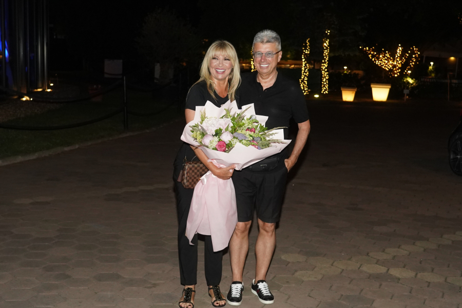 PRVI MUŽ SUZANE JOVANOVIĆ JE PRAVA MISTERIJA Njega je ludo volela pre Saše Popovića, rodila mu je i sina, a onda se brak raspao nakon sedam meseci!