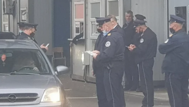 SVEČLJA UPAO U BRNJAK SA PRATNJOM Albanski policajci nastavljaju da divljaju, ušli u napuštenu fabriku