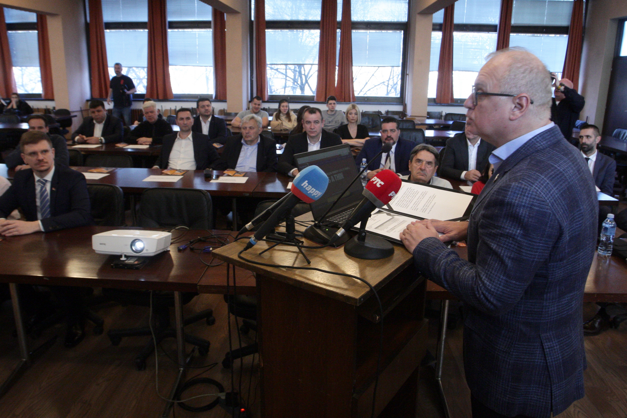 MINISTAR VESIĆ NAJAVIO Početak renesanse srpskih železnica, bezbednost najvažnija