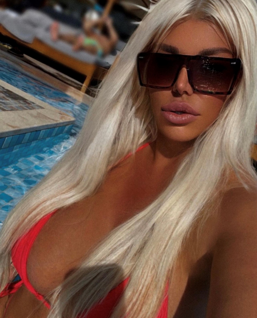 DARO, VRATI BARBIKI LICE! Pevačica se ponovo zaigrala u fotošopu (FOTO)