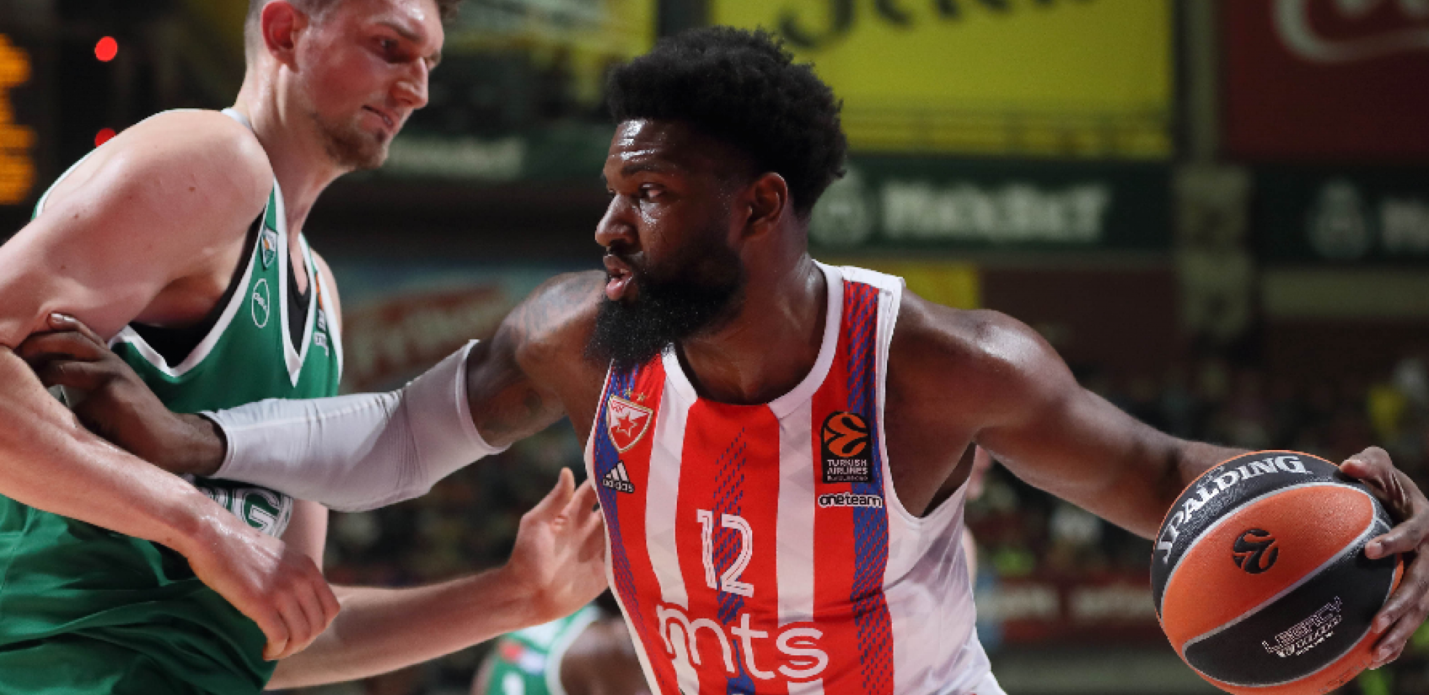 ZVEZDA SE KOCKALA I SLAVILA POSLE NEVIĐENE DRAME Crveno-beli na krilima sjajnog Nedovića pobedili u Izraelu i prekinuli crnu seriju