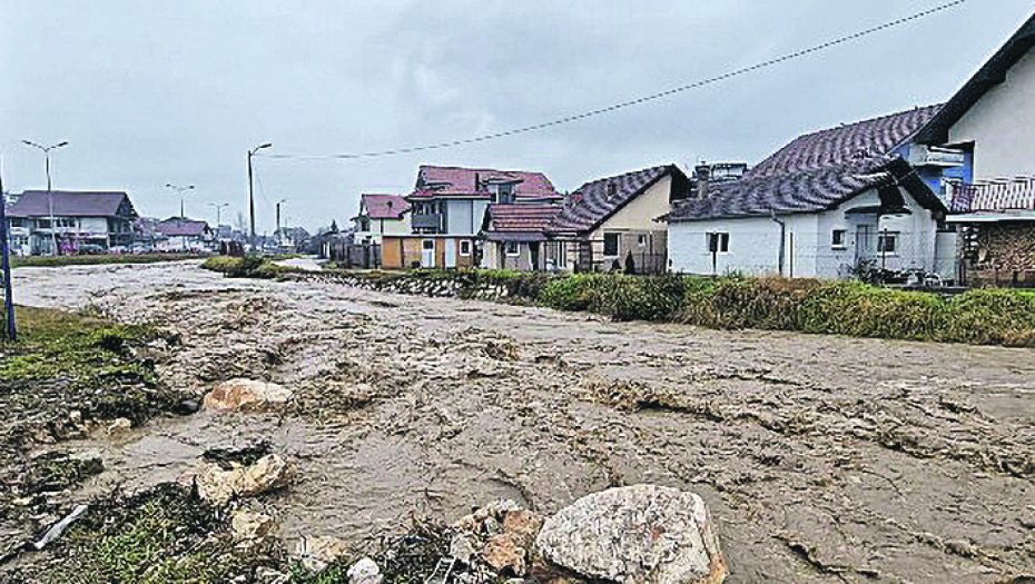 BORBA SA POPLAVAMA SE NASTAVLJA Proglašena vanredna situacija u Novom Pazaru gde je reka odnela dva muškarca: Skočio sam za ocem, ali je za tren nestao