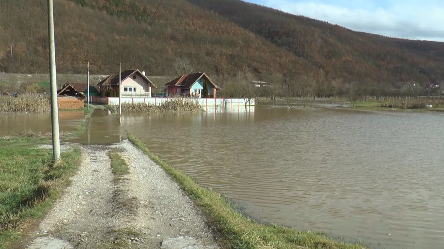 BORBA SA POPLAVAMA SE NASTAVLJA Proglašena vanredna situacija u Novom Pazaru gde je reka odnela dva muškarca: Skočio sam za ocem, ali je za tren nestao