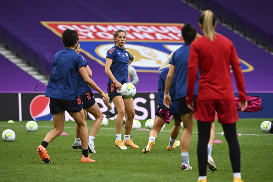 ŽENA, MAJKA, KRALJICA Fudbalerka s Islanda rodila sina pa PREŽIVELA PAKAO!