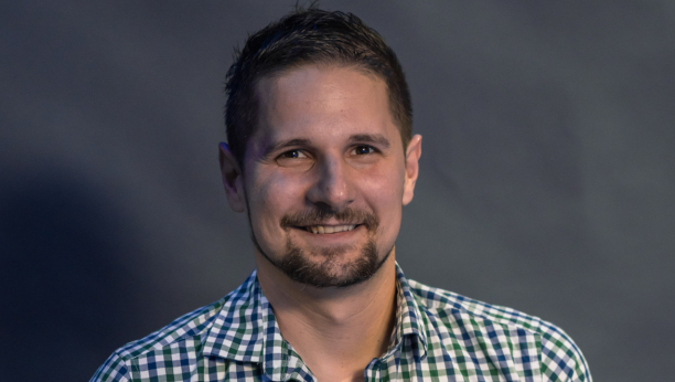 Intervju NIKOLA TRIŠIĆ IZ KRUŠEVAC GETA Privatno sam vedrog duha kao i u našim skečevima