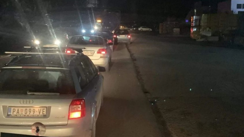 TEŠKA NESREĆA U PANČEVU! Automobil izleteo sa puta, povređene prevoze u bolnicu! (VIDEO)