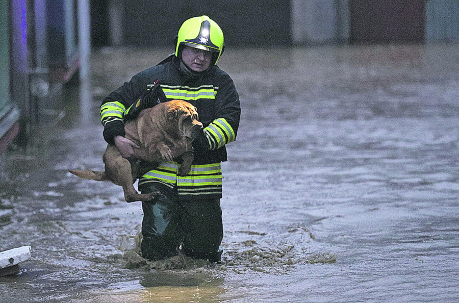 VODA ZA NEKOLIKO MINUTA POPLAVILA KUĆE Najgore prošli naši ljudi na Kosovu i Metohiji: Raseljeni Srbi opet izgubili domove!
