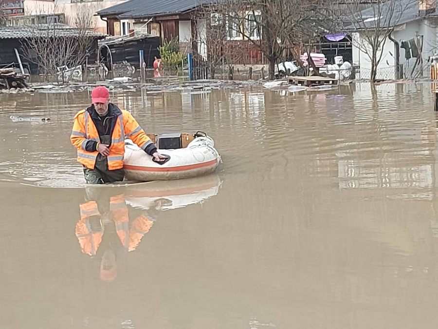 VODA ZA NEKOLIKO MINUTA POPLAVILA KUĆE Najgore prošli naši ljudi na Kosovu i Metohiji: Raseljeni Srbi opet izgubili domove!