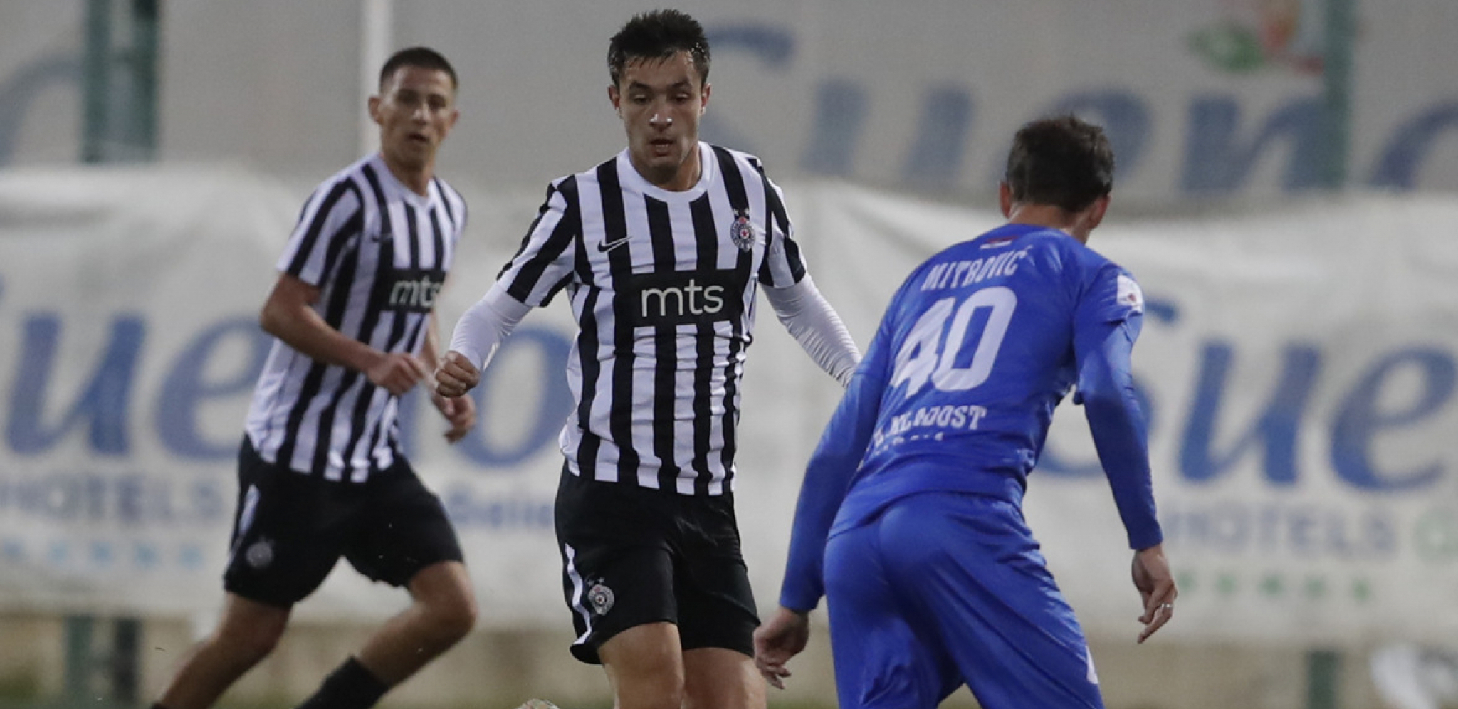 PARTIZANOVI KLINCI POKAZALI ZUBE Crno-bela deca davala golove u još jednom remiju