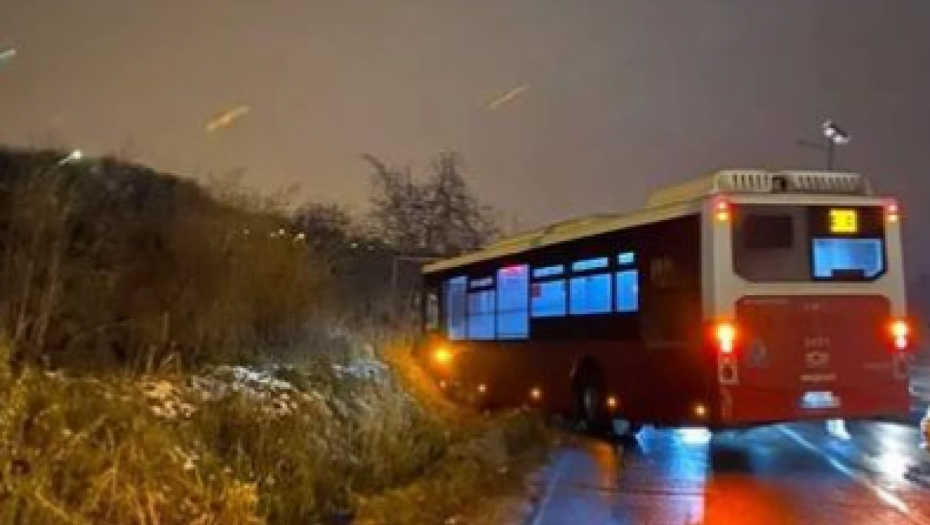 AUTOBUS PUN PUTNIKA SLETEO U JARAK Nesreća kod Vinče! (FOTO/VIDEO)