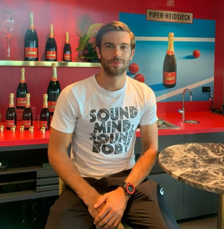 KAJA OSTOJIĆ RASKINULA VEZU SA TENISEROM Ljubavni krah pevačice i 13 godina mlađeg izabranika, a evo šta je sve uništilo!