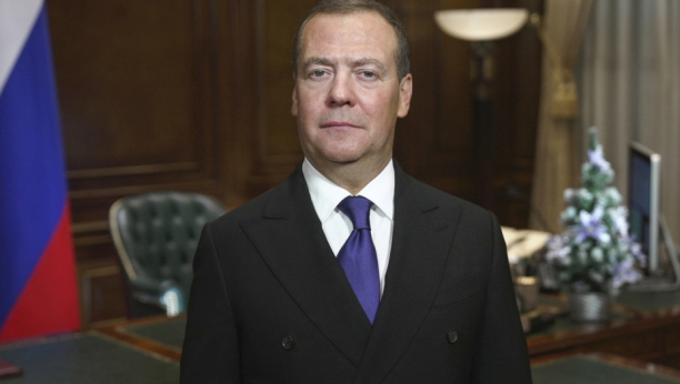 "POTPUNO SU POLUDELI" Medvedev zapretio političaru iz Vašingtona!