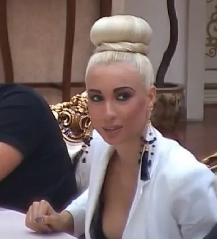 BILA U ZATVORU TRI GODINE ZBOG MARIHUANE, A SADA MOLI DA UĐE U ZADRUGU Starleta Ema Lapin na rubu egzistencije, van sebe zbog nemaštine, ostala bez para!