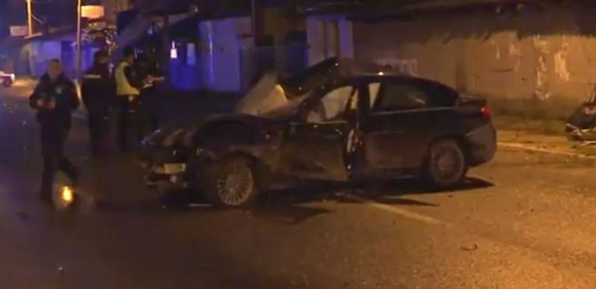 PREVRTANJE AUTOMBILA NA DORĆOLU Dvoje povređenih prebačeni u Urgentni centar