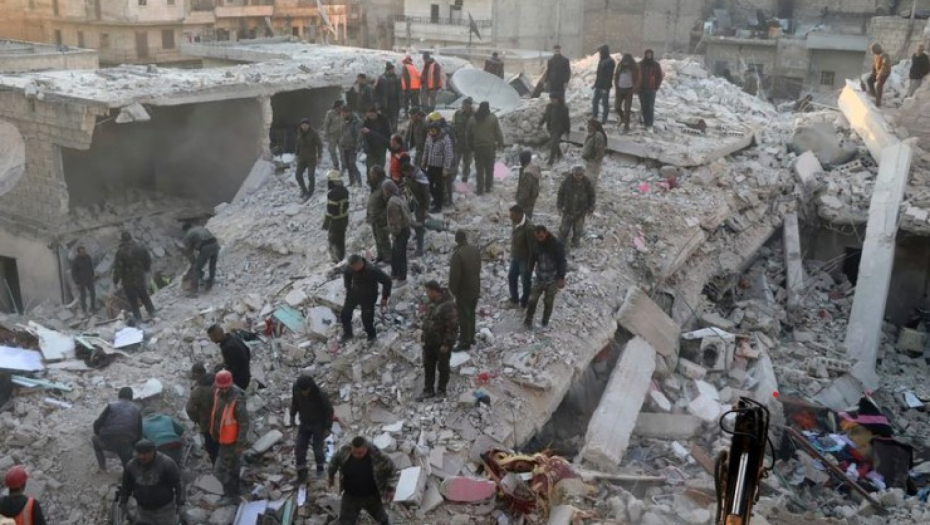 SRUŠILA SE STAMBENA ZGRADA  Poginulo najmanje 13 ljudi