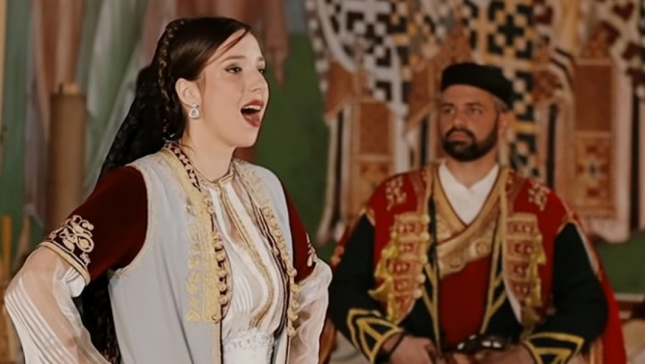 PROGOVORILA O NOVOJ TRUDNOĆI! Etno pevačica Danica Crnogorčević čeka četvrto dete, a sada je otkrila i pol bebe