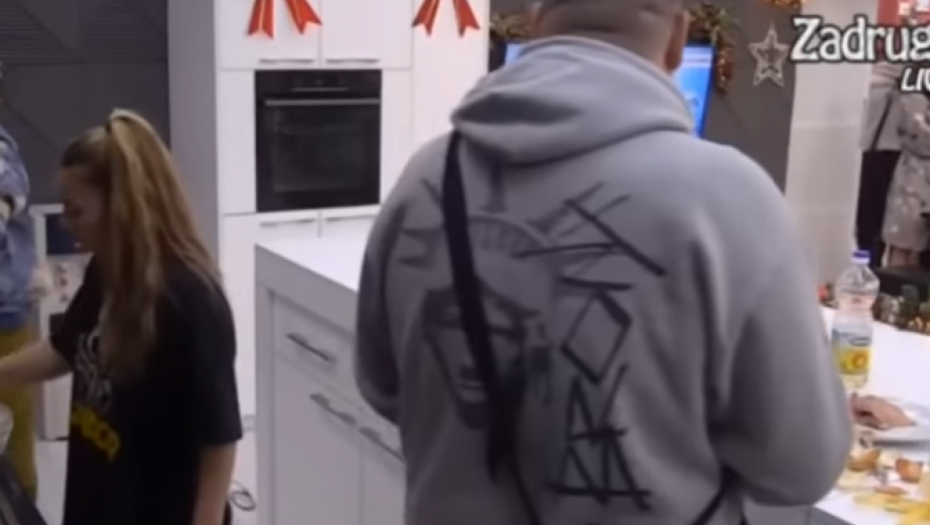 FILIP CAR KRVNIČKI NASRNUO NA MALOLETNICU I PLJUNUO JE Objavljen užasan snimak agresivnog ponašanja, gledaoci ZGROŽENI (VIDEO)