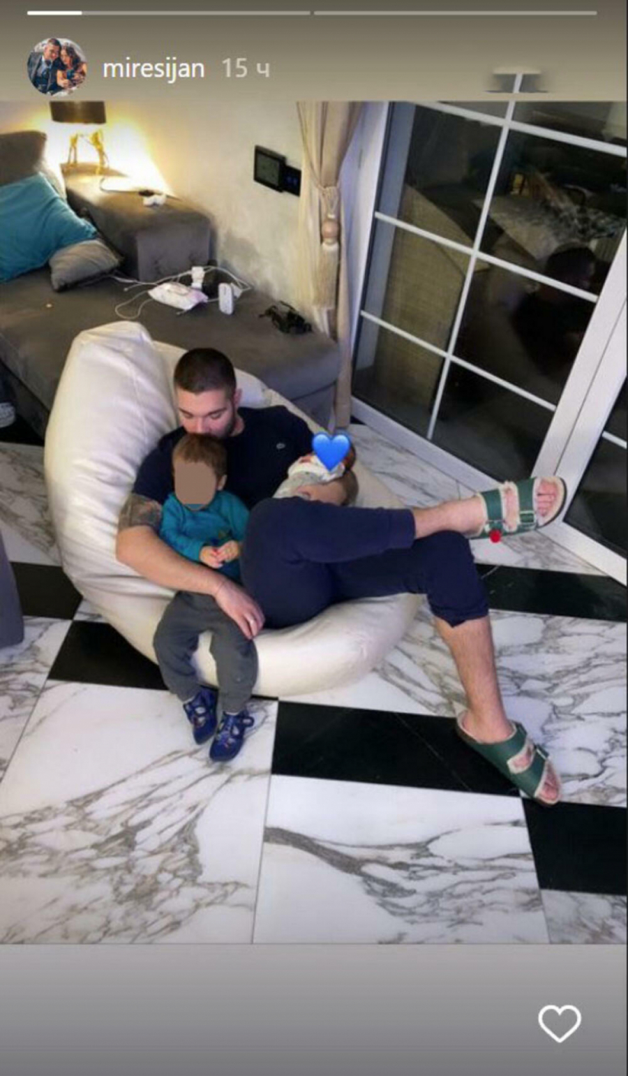 MIRKO ŠIJAN RAZNEŽIO SVE FOTKOM Ponosni tata sa oba sina u naručju, prizor ostavlja bez teksta (FOTO)