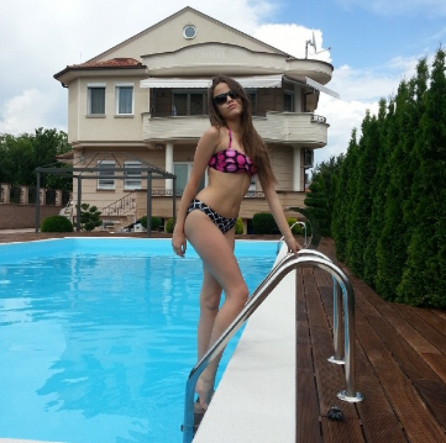 PEVAČEVA ŽENA JE NAKON RAZVODA BILA POTPUNO SLOMLJENA Manekenka se mučki borila sa DEPRESIJOM, on se ponovo oženio, a evo kako danas izgleda (FOTO)