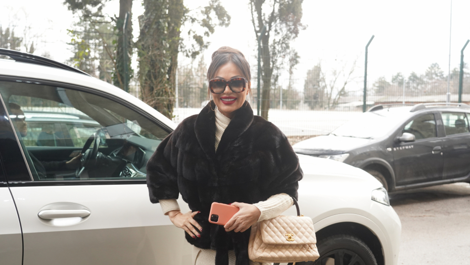 STAJLING OD 24.000 EVRA! Ceca raspametila izazovnim stajlingom, BUNDA OD NERCA I ŠLIC DO KUKA (FOTO)