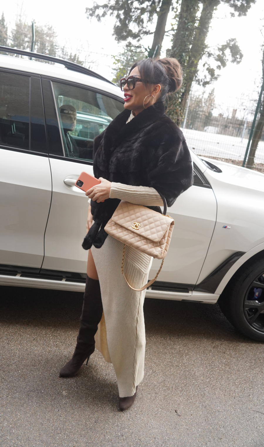 MODNA IKONA Ceca ponovo pokazala da je jedna od najstilizovanijih pevačica, ODUŠEVILA KOMBINACIJOM (FOTO)