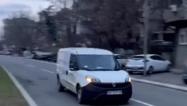 ŠOK I NEVERICA ''Možda je iz Engleske'', jedan je od komentara snimka nesavesnog vozača transportnog vozila koji vozi suprotnim smerom (VIDEO)