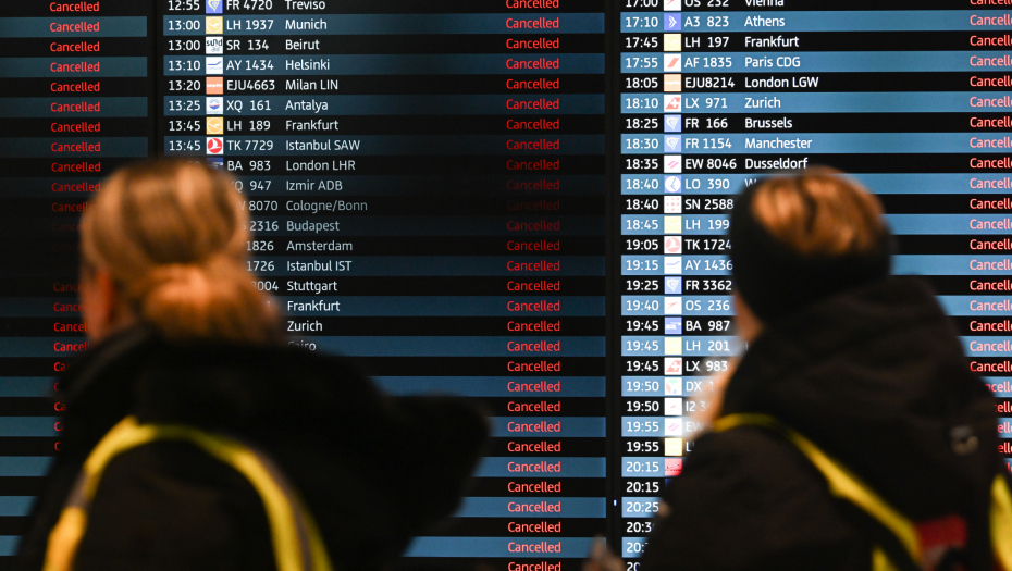 HAOS NA NEMAČKIM AERODROMIMA Oko 300.000 putnika u problemu