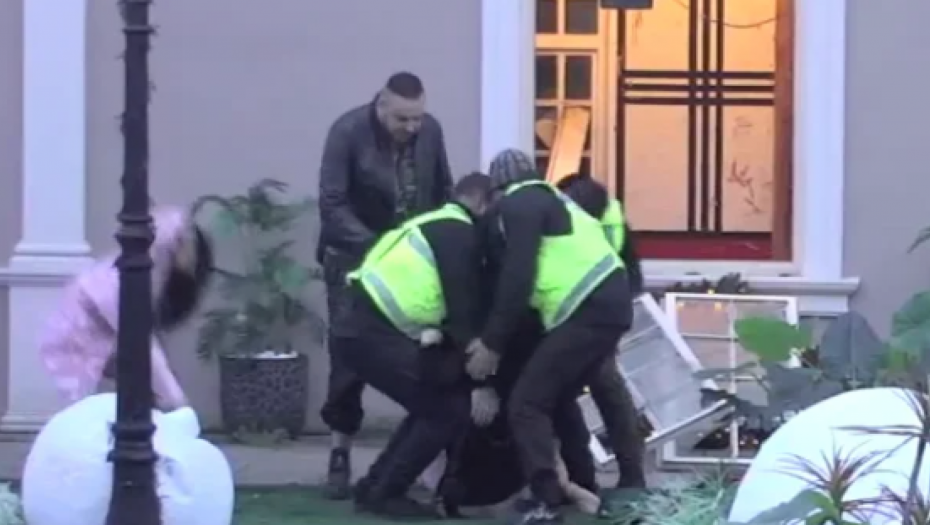 OPET PODIVLJALA Maja po starom, zaletela se ka prozoru dok ju je Car molio "ŠTO MI OVO RADIŠ"