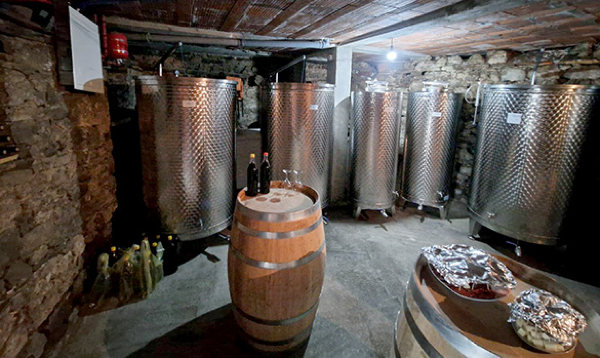 KANCELARIJA ZA KIM OBEZBEDILA SREDSTVA Deset porodičnih vinarija iz Velike Hoče dobilo savremenu opremu