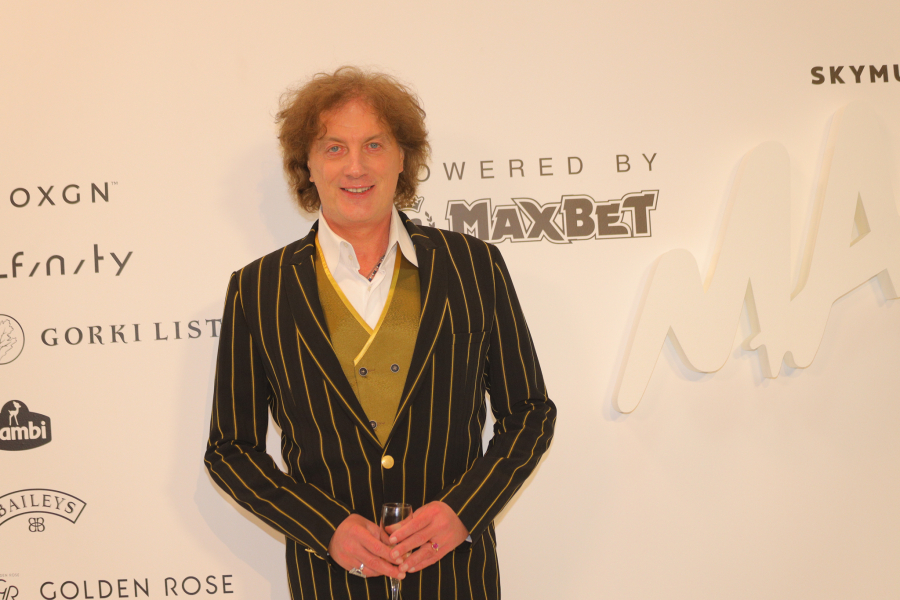 TONČI HULJIĆ SE HITNO OGLASIO ZBOG SKANDALOZNE ZABRANE Evo šta je poručio nakon što je srpskim pevačima uskraćeno da pevaju u Hrvatskoj, šokantno!