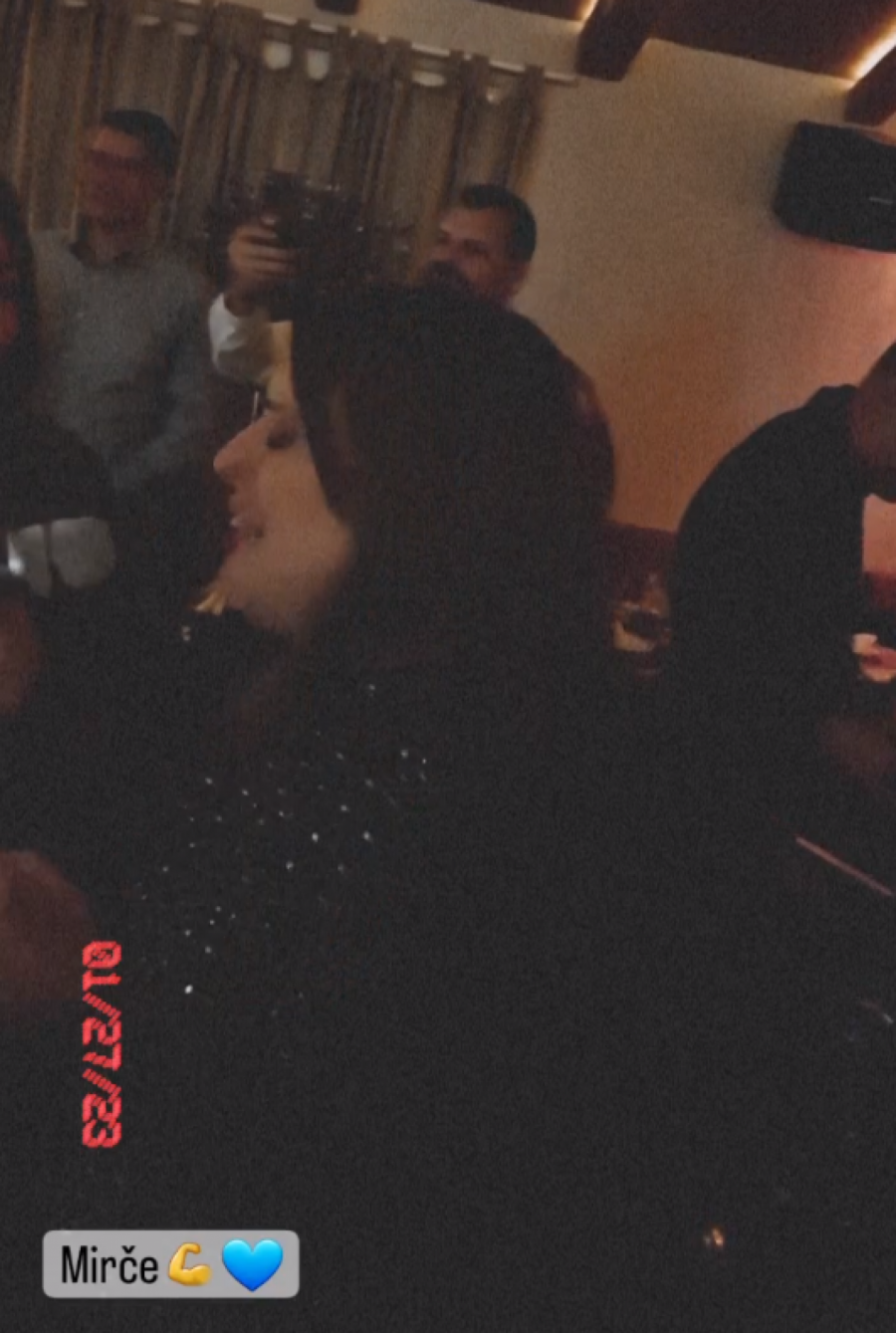 SLAVILO SE DO JUTRA Rokvići proslavili rođenje Angeline, MARKO I NIKOLA ZAPEVALI MARINKOVE NAJVEĆE HITOVE