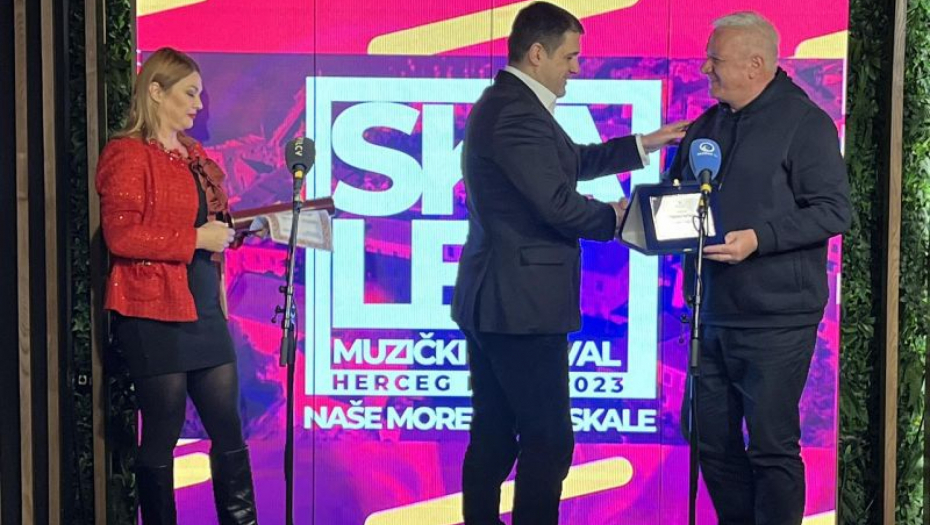 NAGRADA ZA NAJBOLJI MEDIJSKI PODUHVAT U 2022. GODINI Stoiljković: Naše je more, naše su Skale, naša je i cela Crna Gora! (VIDEO)