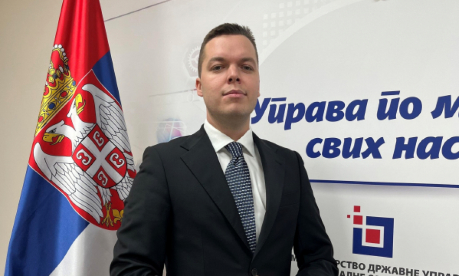 OGLASILI SE ČLANOVI PREDSEDNIŠTVA SNS Sinoć smo videli jeftinu predstavu