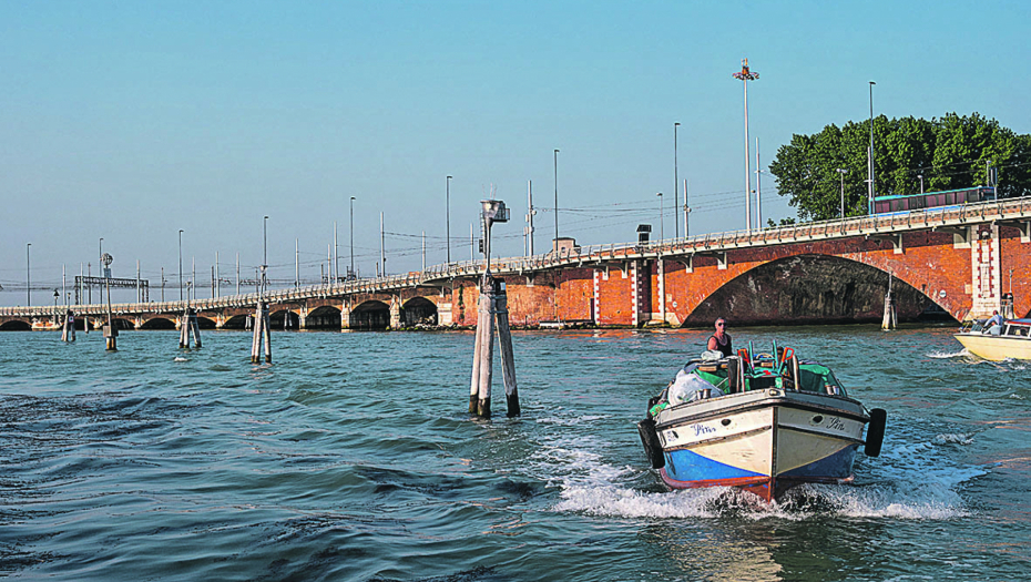 Srbi hrle u ovaj grad, a sad staju na put turistima: Rezervišeš preko aplikacije da bi ušao?