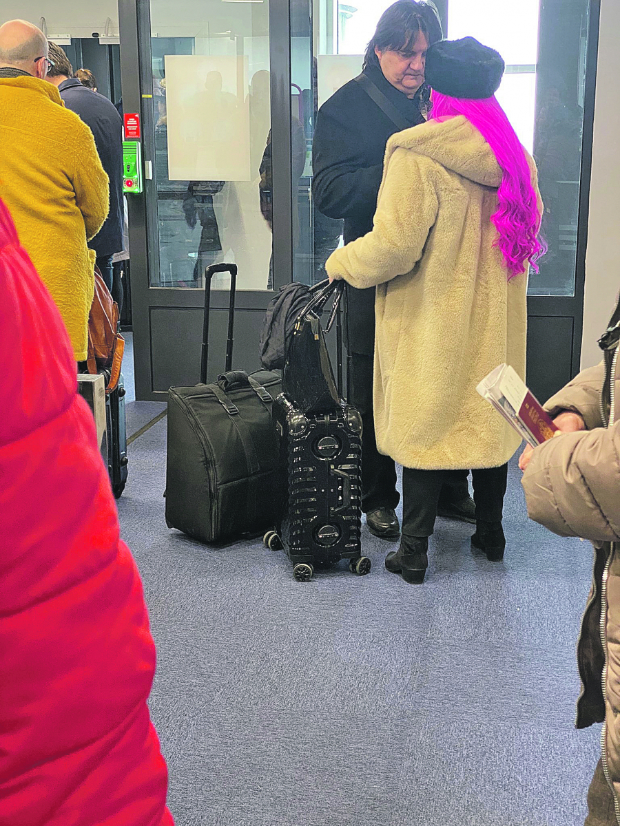 PUT PUTUJU Pevačica i harmonikaš uhvaćeni na Aerodromu Nikola Tesla