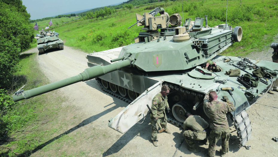 SLANJE TENKOVA KIJEVU JE SAMOUBISTVO Ozbiljno upozorenje američkog obaveštajca