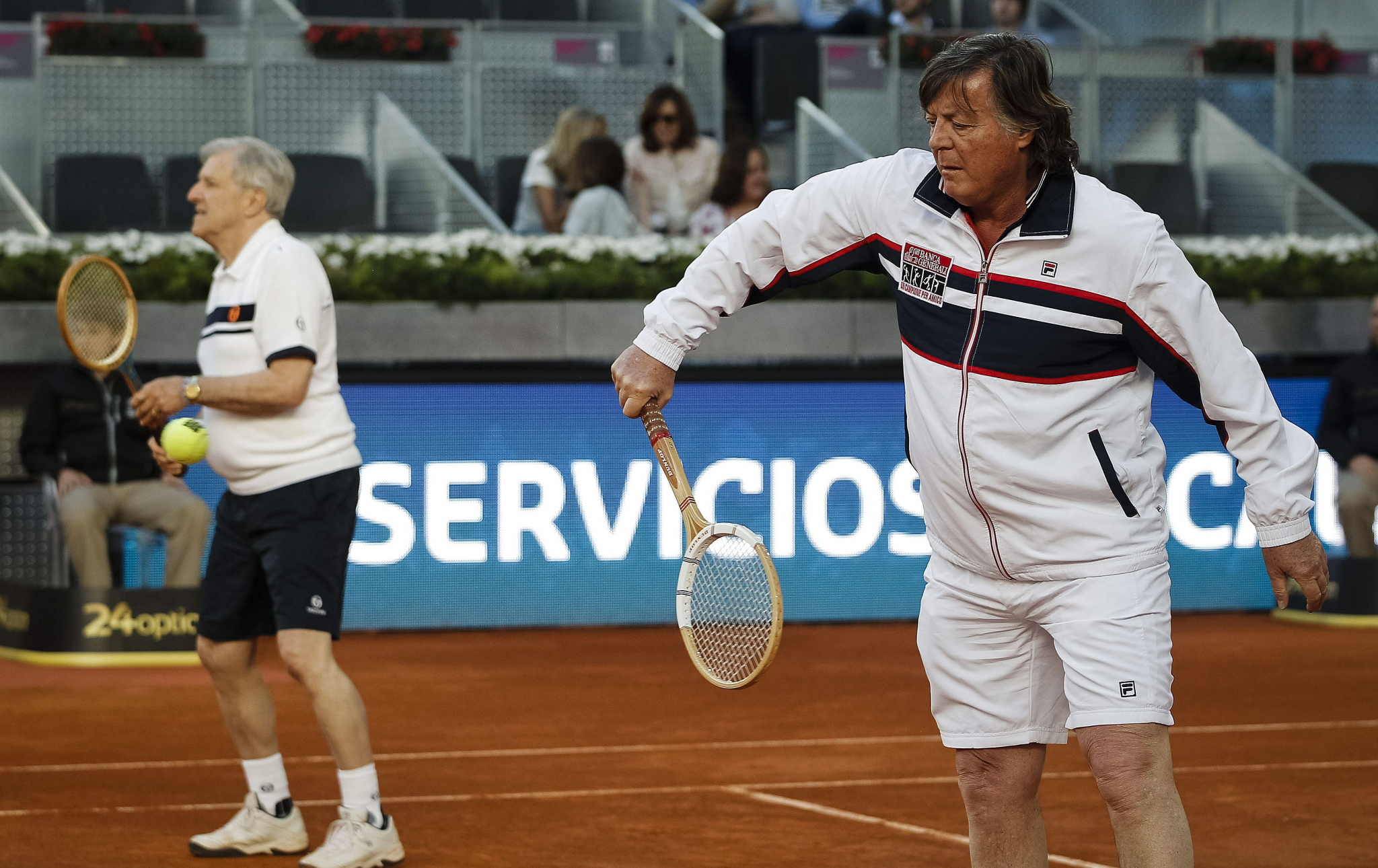 BRUTALAN NAPAD NA NOVAKA Legendarni teniser optužio Đokovića da je lažirao povredu, pomenuo je i Srbinove suze
