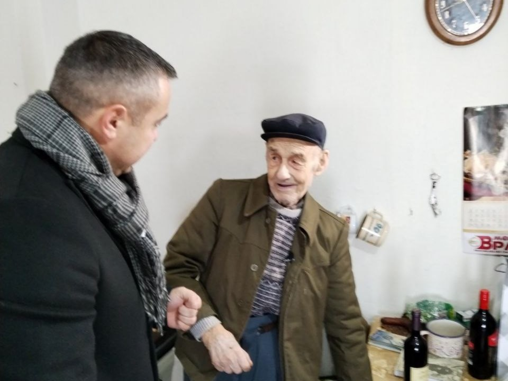 ODUVAO 106 SVEĆICA Deka Živan proslavio rođendan i otkrio recept za dug život(FOTO)